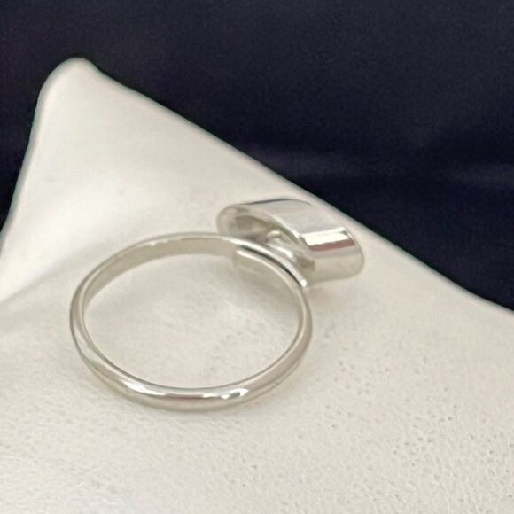 Vintage Costume Ring Silver Tone Prong Set Rhinestones Mid Century Modern 4J - Picture 3 of 4
